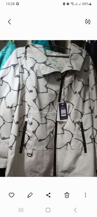 Продам ветровку 54р