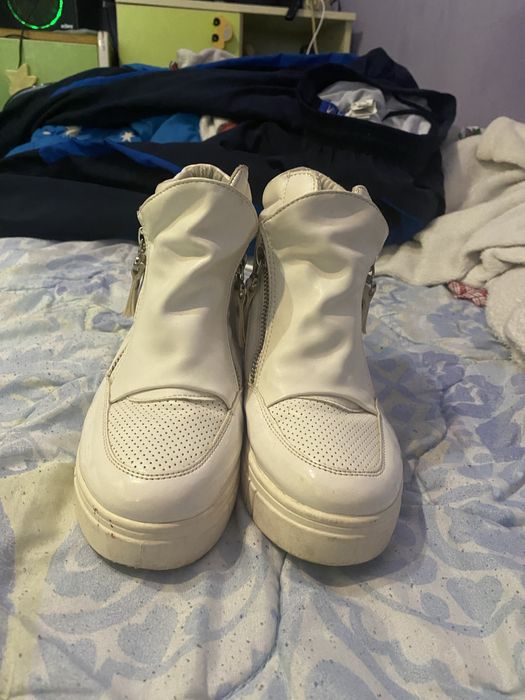 Ghete noi marimea 36