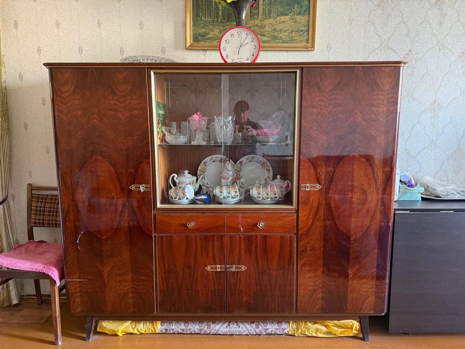 Сервант продам срочно