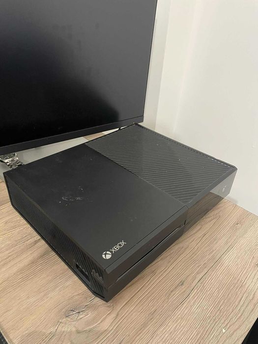Xbox one 500 GB și FIFA 25