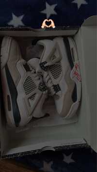 Jordan 4 military black semnatura yny sebi