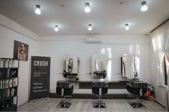 Inchiriez scaun de coafor , frizerie si make-up artista