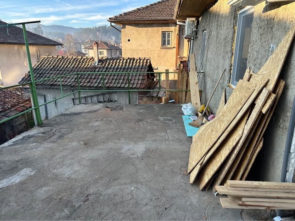 Къща под наем в Елена, давам квартира в град Елена