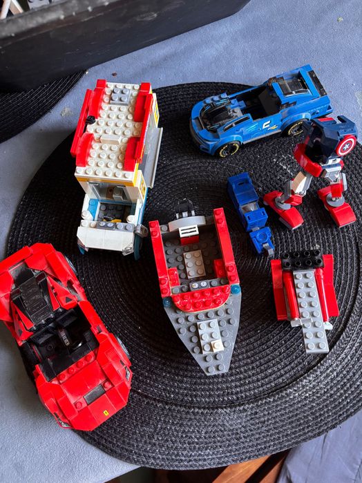 Vând piese lego peste 1500 piese