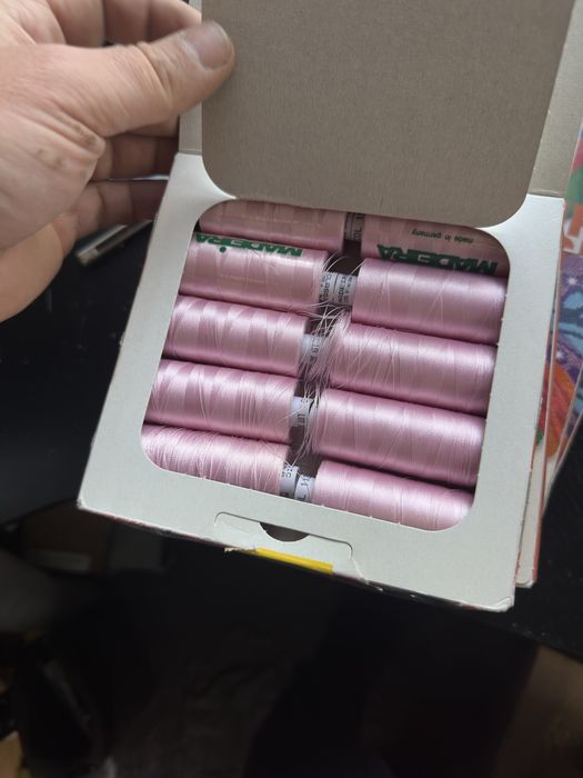 Бродировачни комци на Madeira много цветове