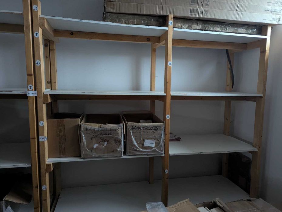 Vand rafturi din lemn