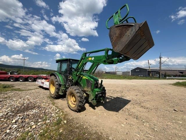 John Deere 5100M vand Tractor John Deere 5100M