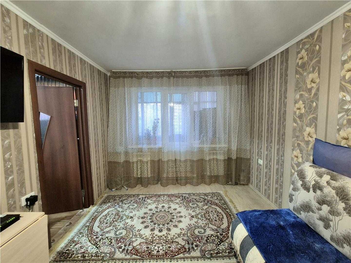 Продам 4 комн квартиру на 6 мкр на 1/5эт