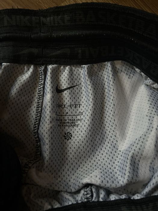 Pantaloni scurti nike de baschet sau sport