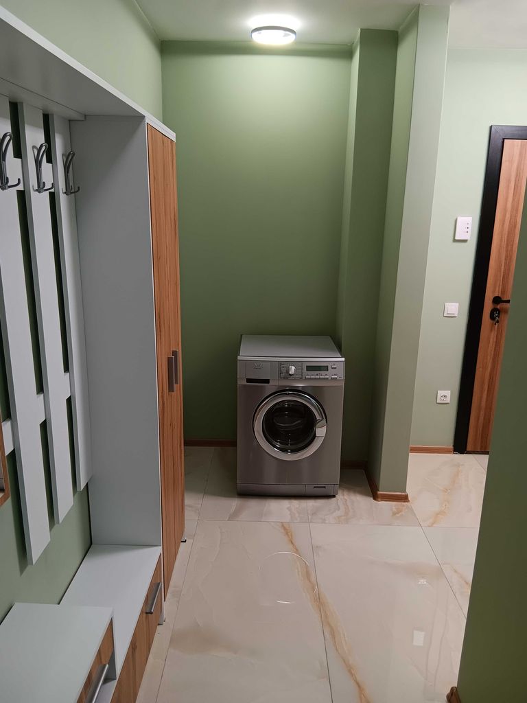 Дава се под наем Тристаен апартамент в Перник, Център - 125 кв.м за 550 € - Снимка #13