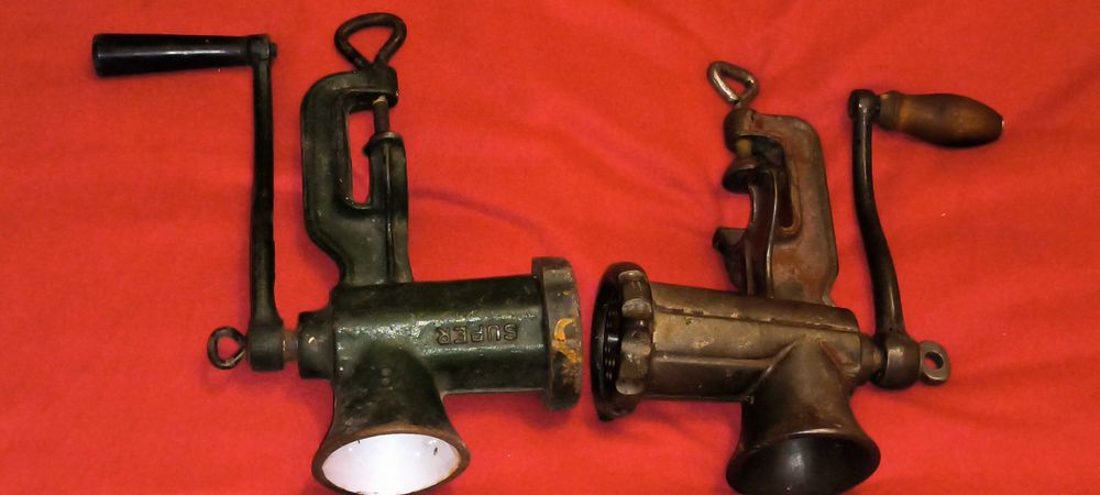 2 masini de tocat romanesti vintage 80 ron ambele