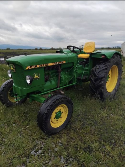 Tractor john deere 710