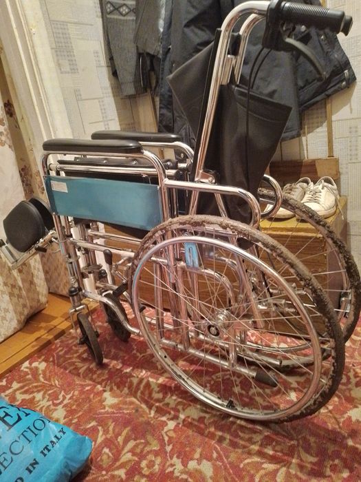 Инвалидная коляска.