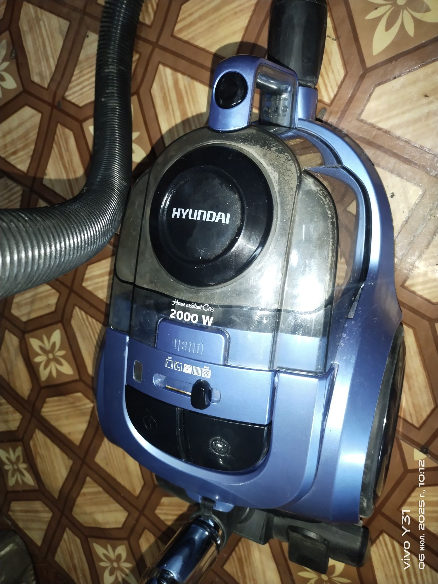 Пылесос в хорошем рабочем состоянии,мощность  2000watt