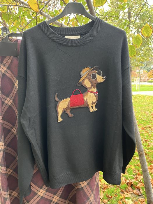 Карирана пола и пуловер