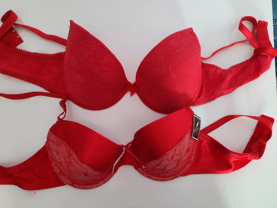 Sutiene colorate en gross