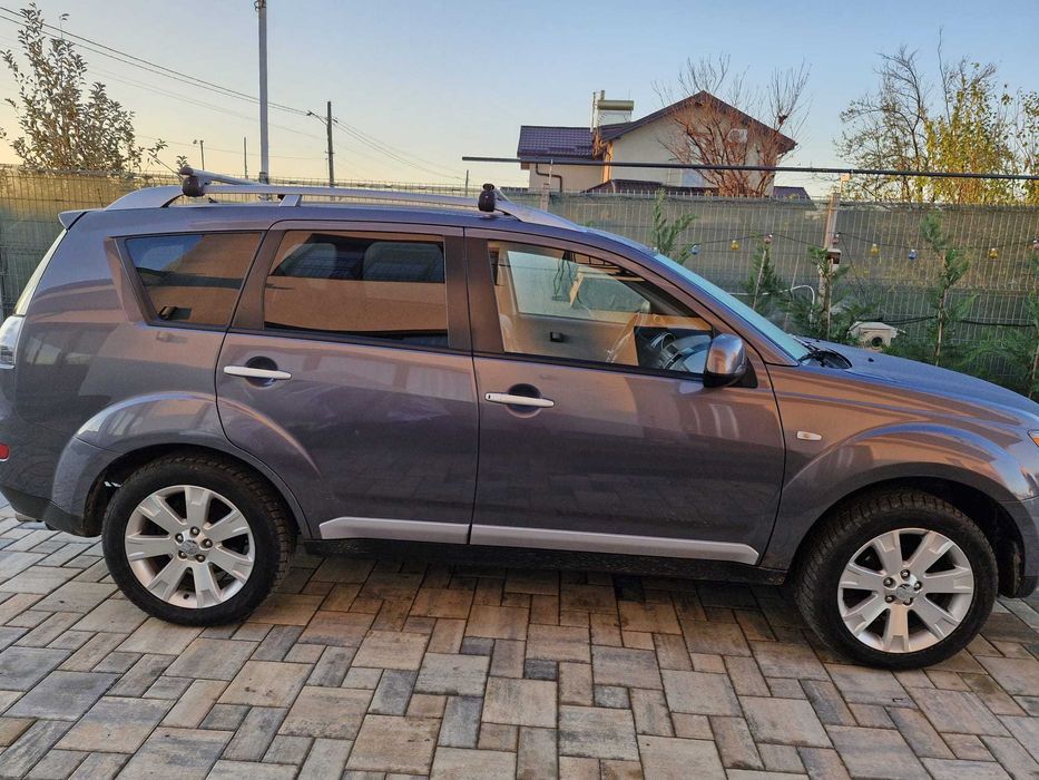 Vând Mitsubishi Outlander – 2.2 Diesel, 4x4, 7 locuri