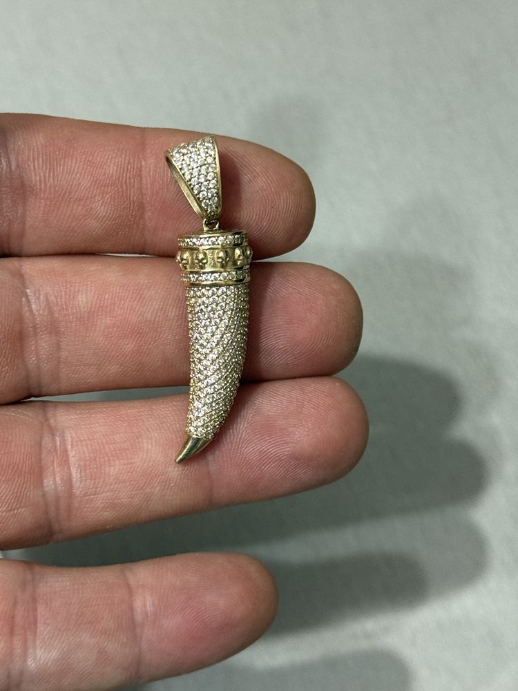 Pandantiv Corn Cu Pietre Albe Aur 14k