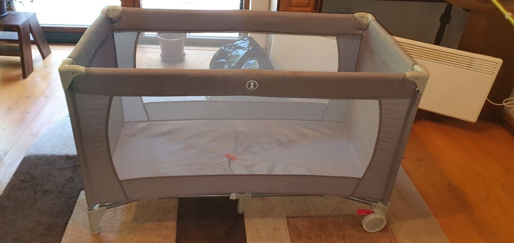 Pătuț de voiaj în stare foarte bună (fără saltea suplimentară)