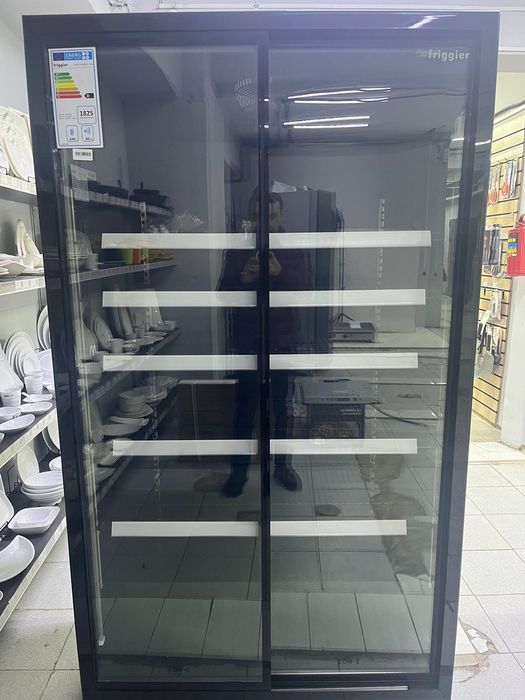 Холодильная витрина магазина кафе новая Астана