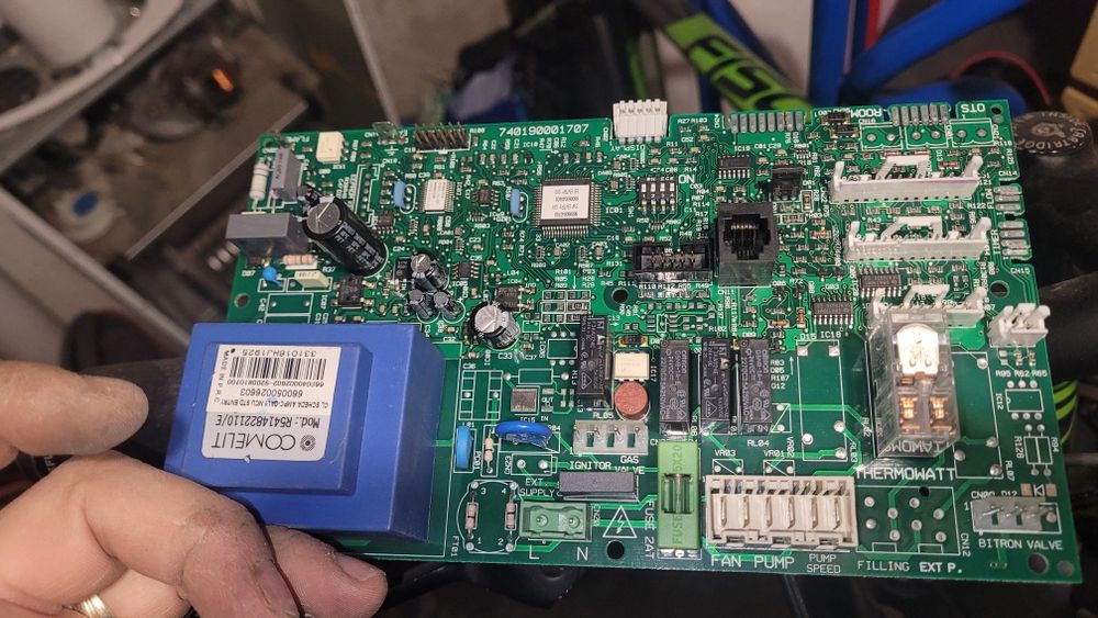 Vând piese centrala Ariston BS 24 FF