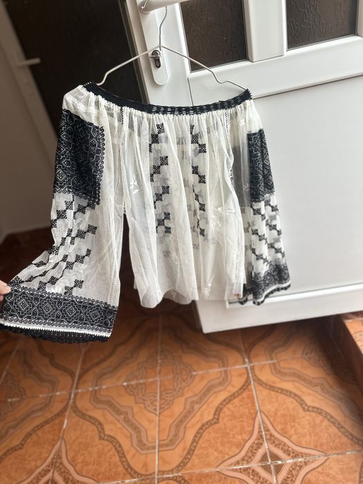 Ie traditionala superba