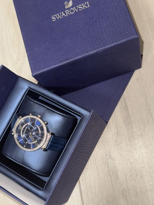 SWAROVSKI – дамски часовник със сертификат и кутия