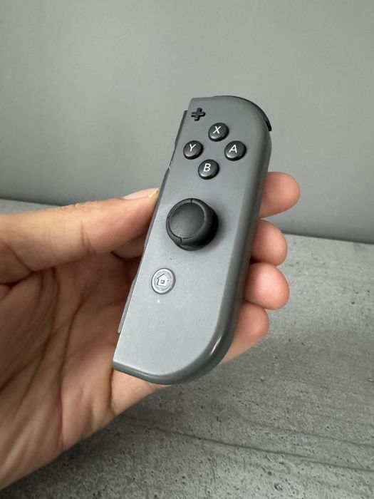Nintendo Switch Joycon dreapta + Grip