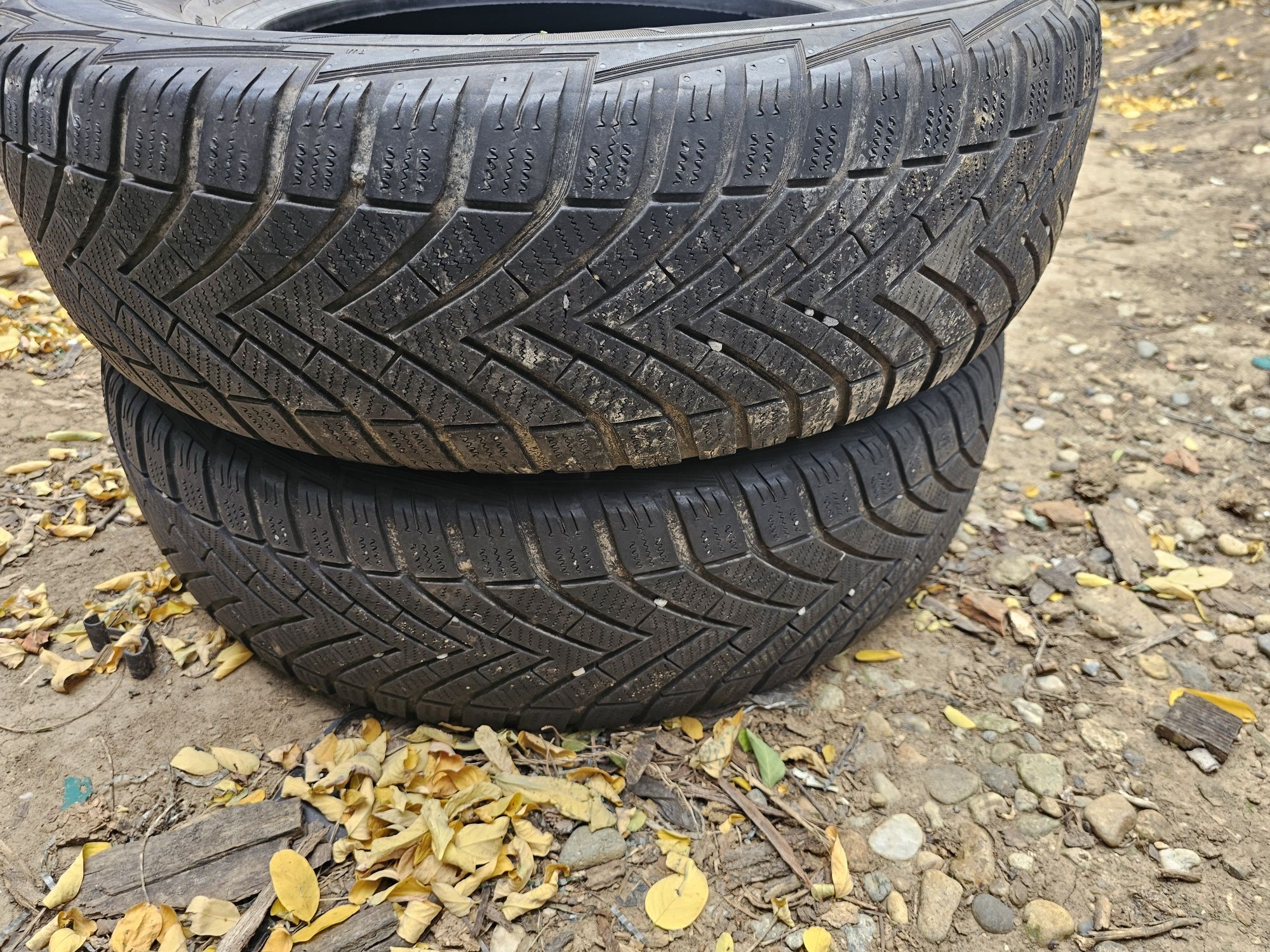 4 anvelope 215/70R16  iarna (2 ca si noi)