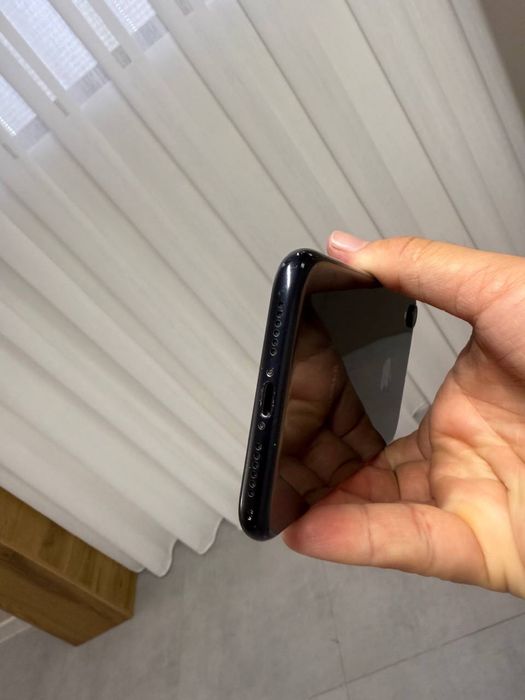 IPHONE XR 64gb Holati yaxshi! Yomkost 77 aybi yo’q obmen yo’qz