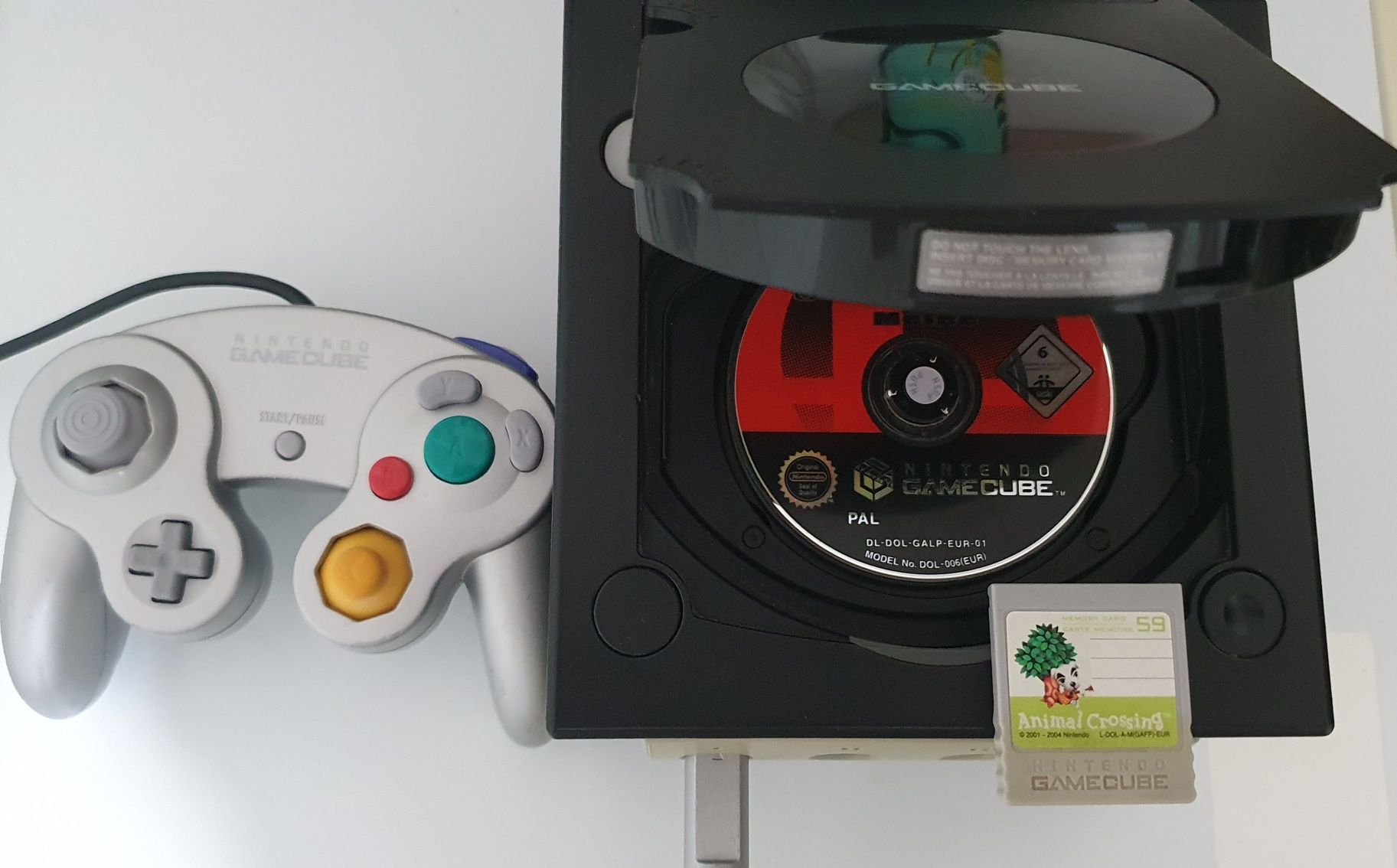 Nintendo Game Cube + Super Smash Bros + Memory Card