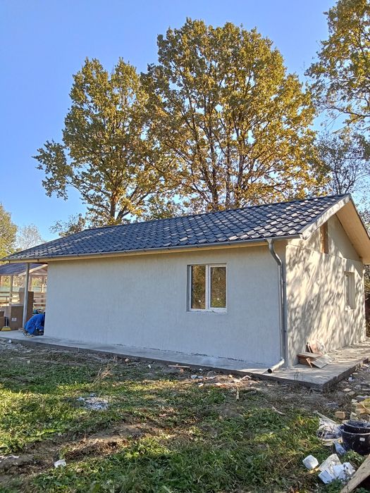 De vânzare case pe structură metalică ,case modulare din panouri sandw