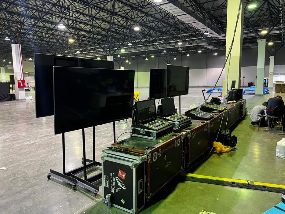 Стойка телевизионная, напольная для 65-75 теликов