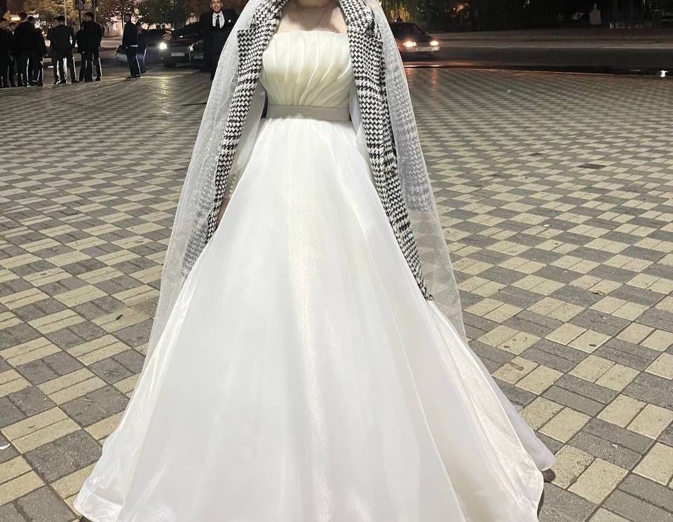 Продается свадебное платье с корсетом