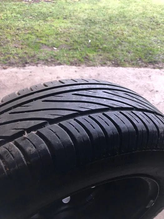 Vând o anvelopă vară 195/65/R15 Pirelli