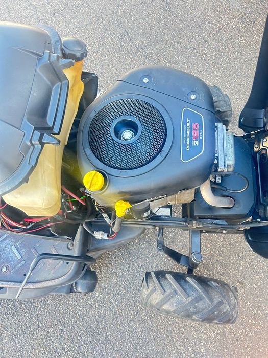 Tractoraș pentru gazon