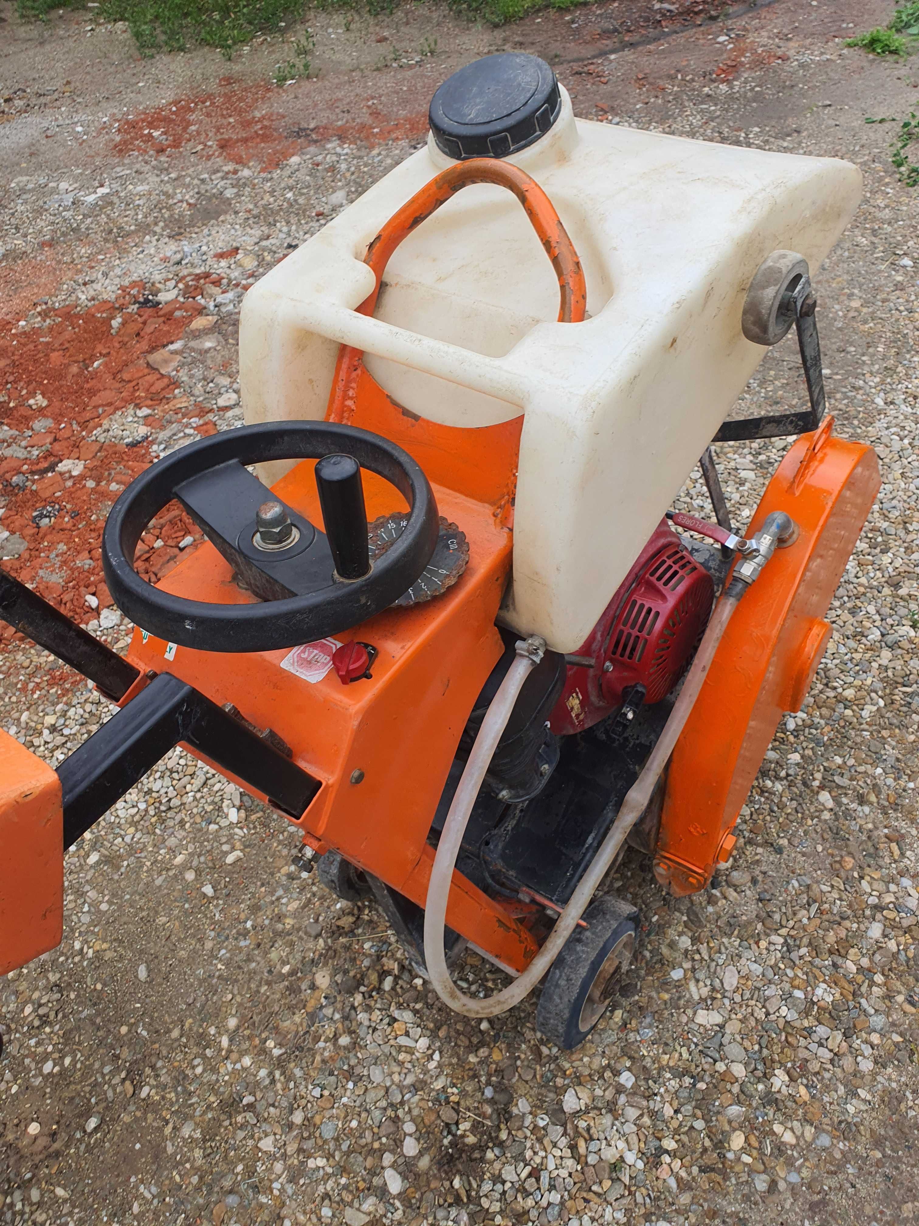 Masina de taiat beton Norton Clipper CS 451 moto Honda GX390/inchiriez