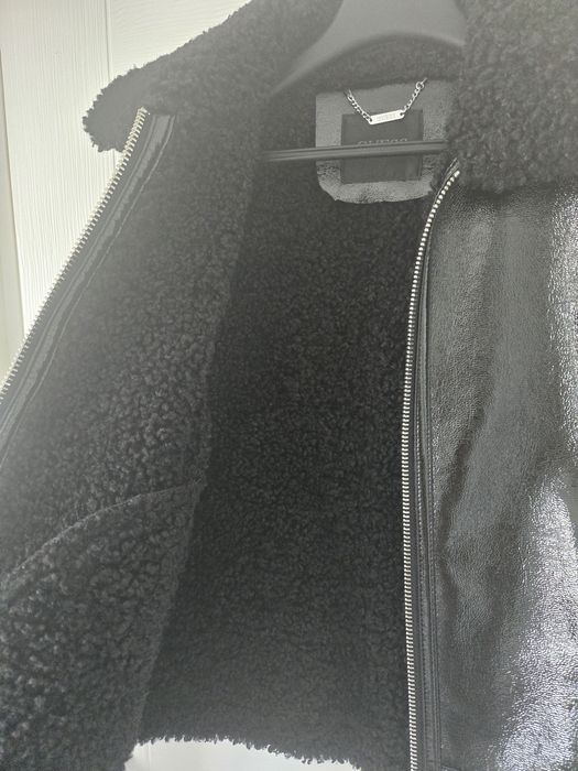 Страхотно яке Guess