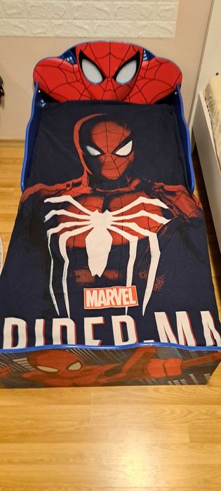 Pat copii Spiderman, cu lumini