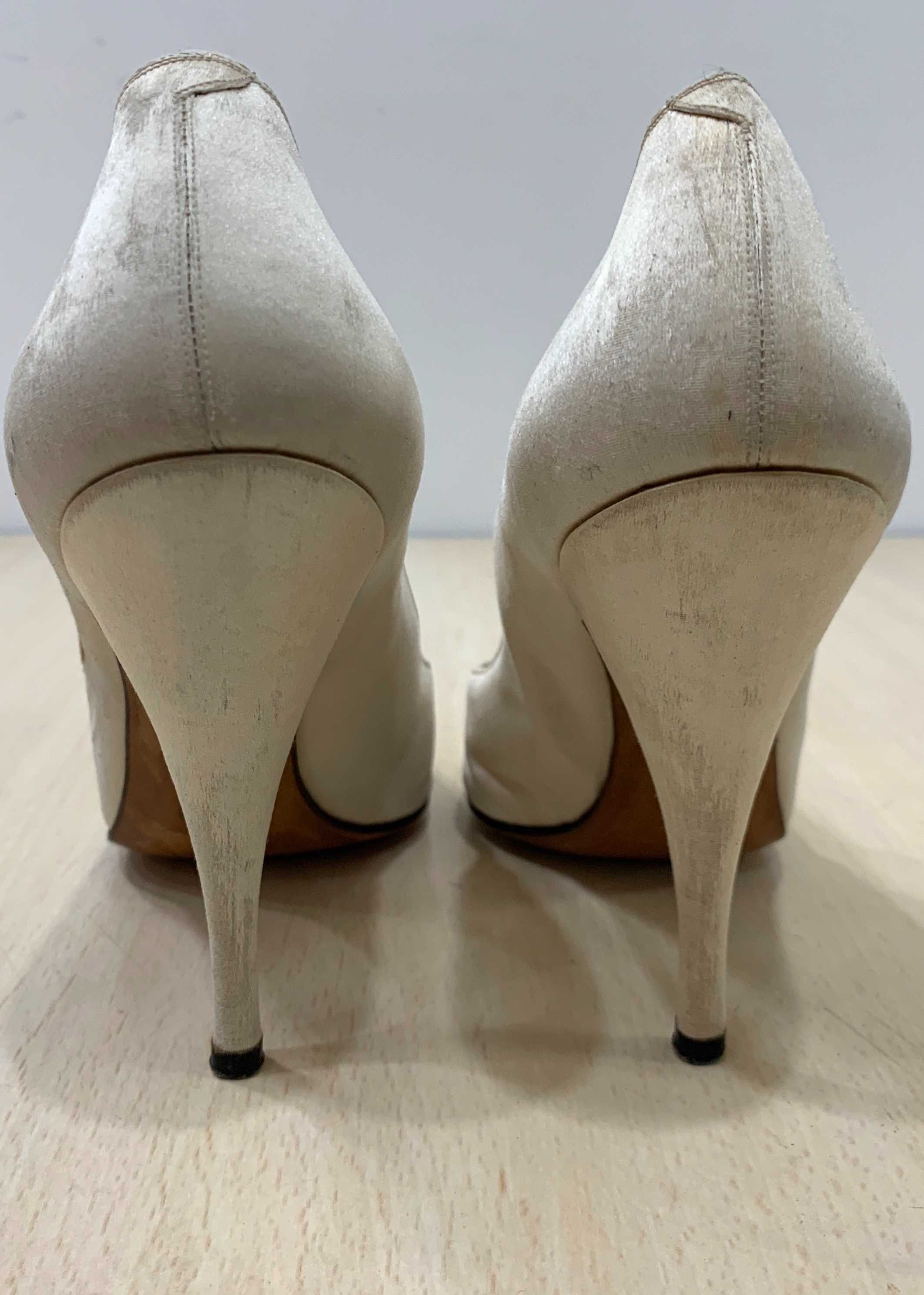 Pantofi Ferragamo's Collection ivoare 37,5