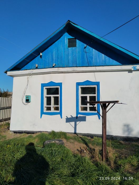 Продам дом. Домик не большой, земли много.