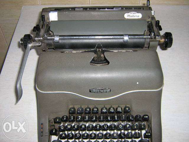 Maşină veche de scris Triumph-Matura