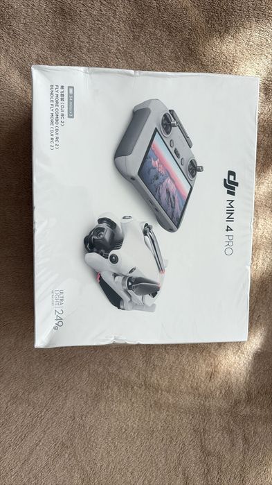 Dronă DJI Mini 4 Pro Fly More Combo