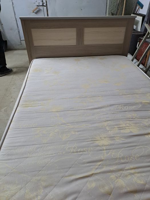 Продам кровать б/у в хорошем состоянии.
