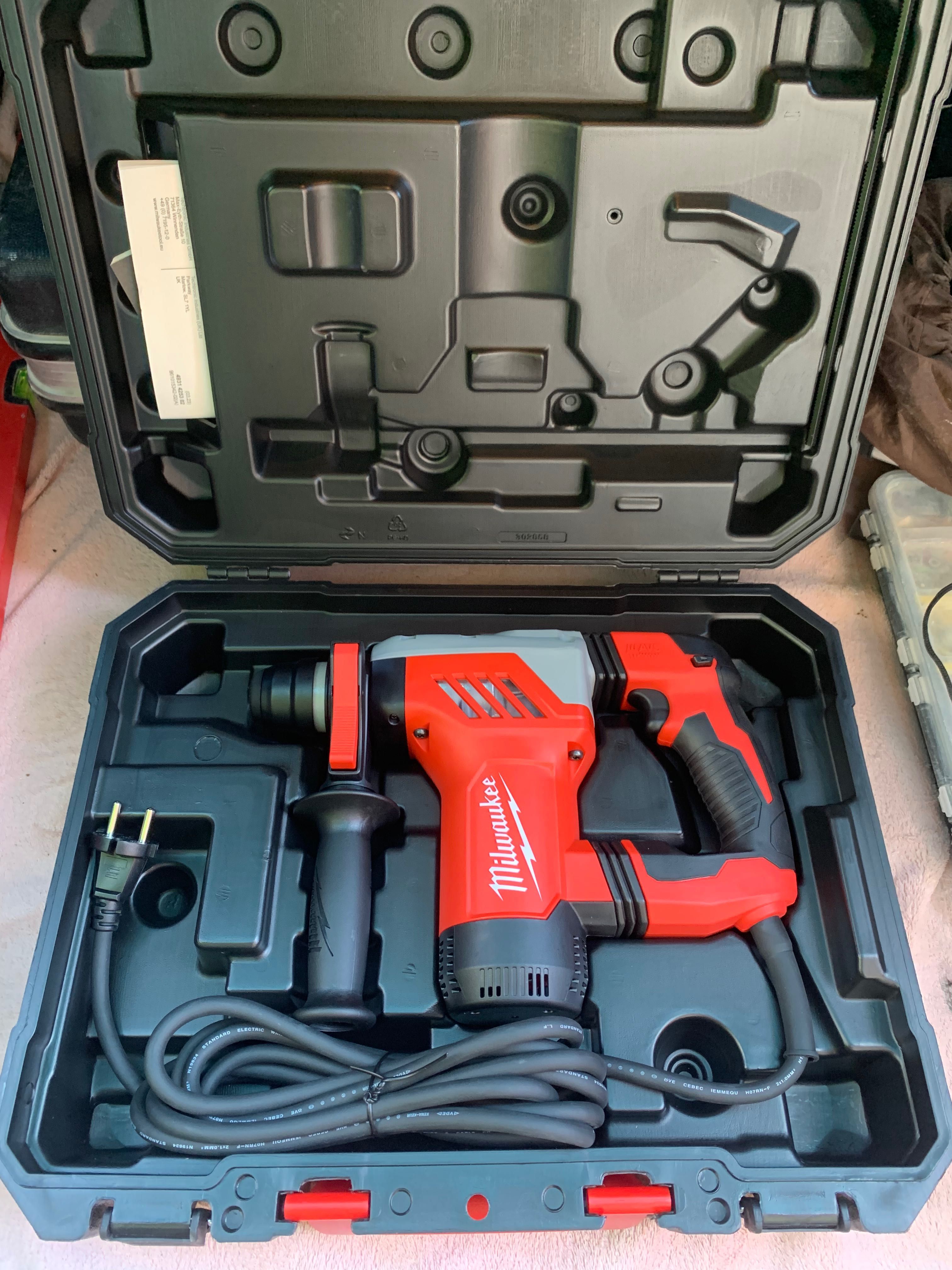 Ciocan rotopercutor Milwaukee