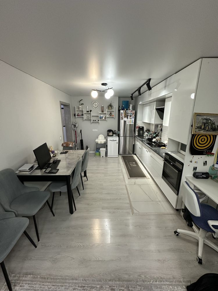 Продам 2 -х комнатную квартиру, 52 кв.м. Микр. Аккент 64
