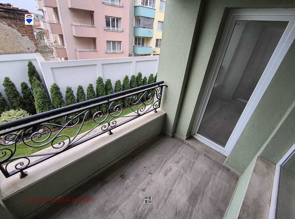 Продава се Тристаен апартамент в Русе, Център - 102 кв.м за 1588 €/кв.м - Снимка #6