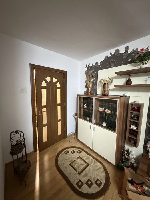 Apartament cu 3 camere complet mobilat in zona Podul Gruii