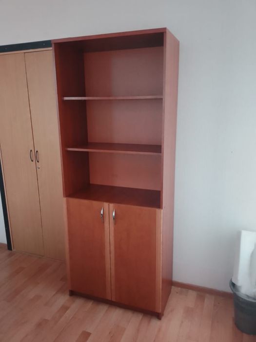 Продам мебель доя офиса. Стол и шкаф.