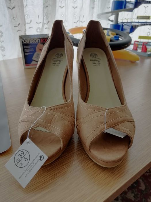 Дамски обувки с висок ток отворени